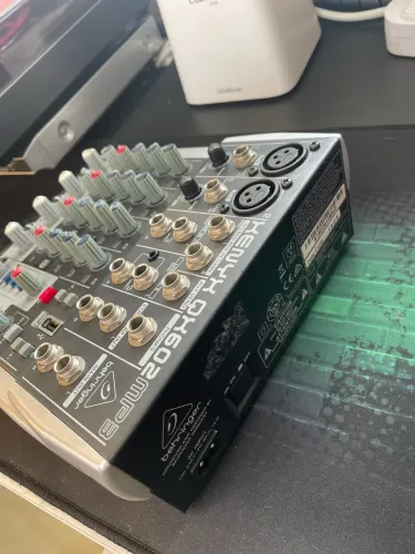 Mesa de Som Xenyx QX 608