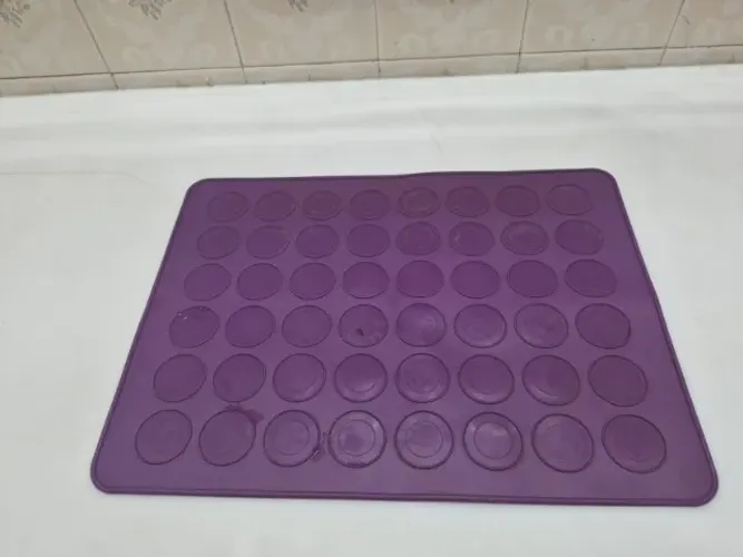 Tapete de silicone para macarons 48 cavidades roxo