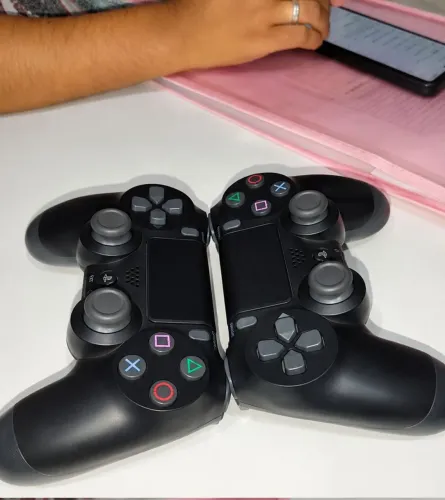 Vendo dois controles controles compatível  ps4 bluetooth  Pc gamer preto dualshock