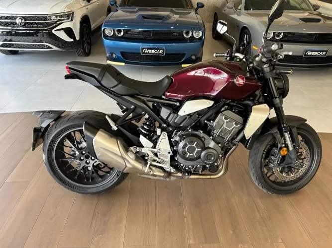 CB 1000 com 4 mil e ipva 2026 pago