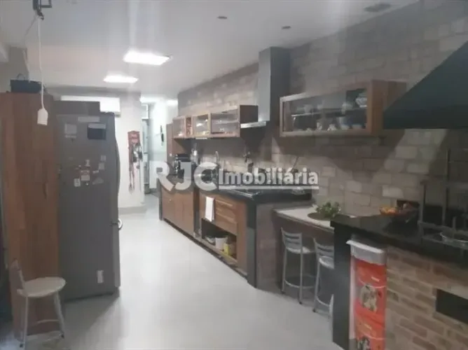 Casa de 120 metros quadrados no bairro Tijuca com 3 quartos