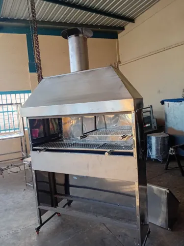 Vende-se uma churrasqueira de aço inox nova.