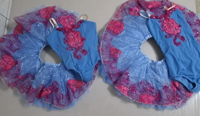 Figurinos Azul e Rosa com Glitter (tamanhos 9 e 12)