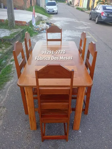 MESA DE MADEIRA DE LEI COM 6 CADEIRAS