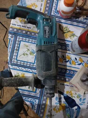 Parafusadeira e martelete makita