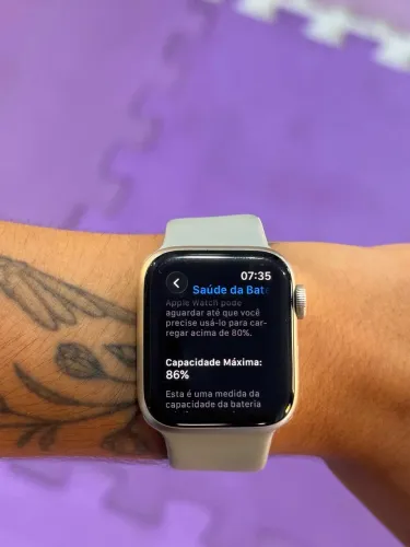 VENDO APPLE WATCH SE 2ª geração acompanha 5 pulseiras e carregador.