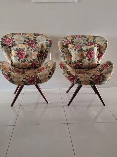 2 Poltronas estofadas