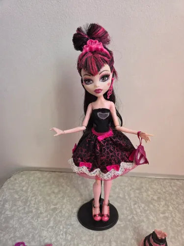 Draculaura 1600 anos - Monster high