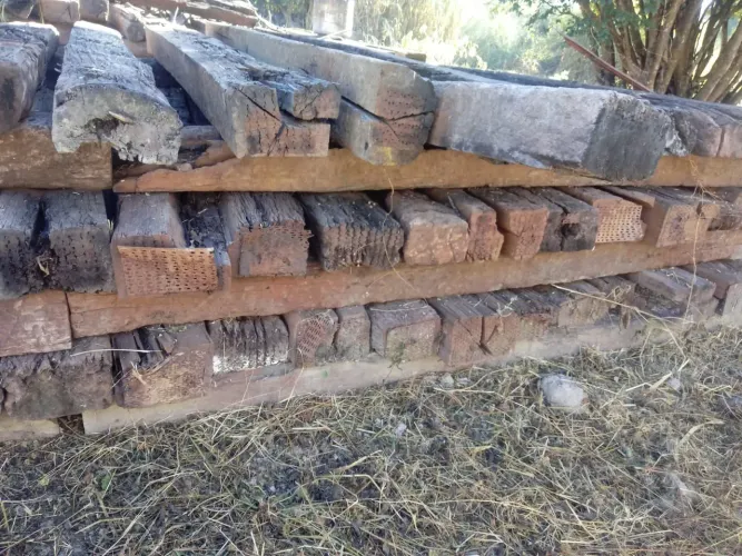 Lote c/ 20 dormentes $$$ 3.000.