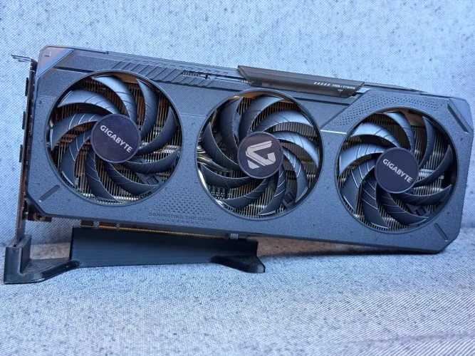 Placa de vídeo Gigabyte RTX 5060 Gaming Oc 8gb