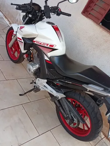 Vende-se Twister 250