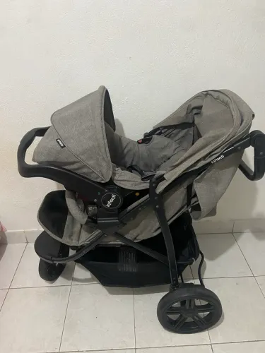 Vende-se conjunto carrinho de bebê e bebê conforto da marca infanti