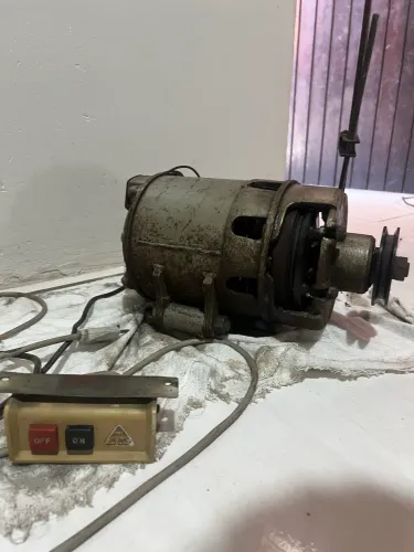 Motor elétrico monofásico para máquina de costura 