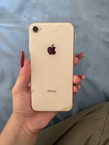 iPhone 8 - para conserto ou retirada de peças.