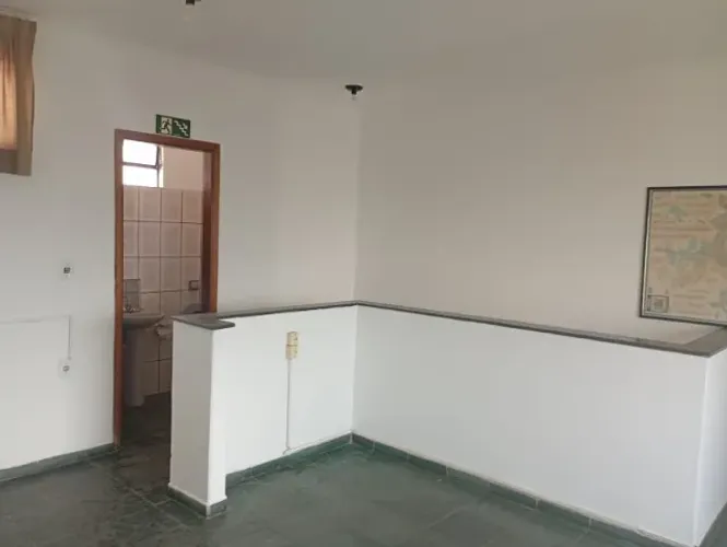 Alugou sala comercial próximo ao tiro de guerra 700(NEGOCIAVEL)