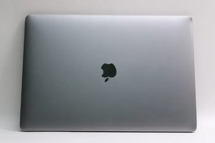 MacBook Pro 2017, 15" BTO (A1707) i7 3.1GHz | 16GB | 512GB SSD | Radeon 4GB | Bateria 90%+