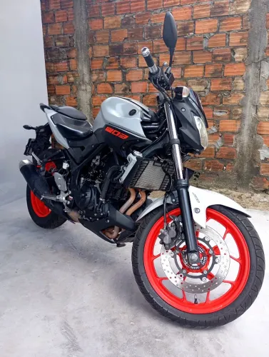 Vendo MT03 2020, com baixa quilometragem e revisões em dia.