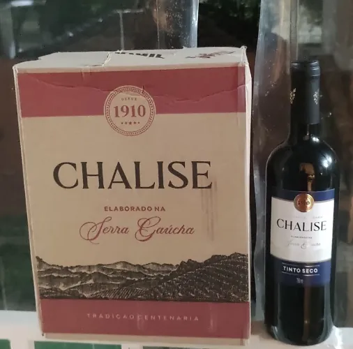 Caixa fechada de vinho Chalise seco (6 unidades cada)