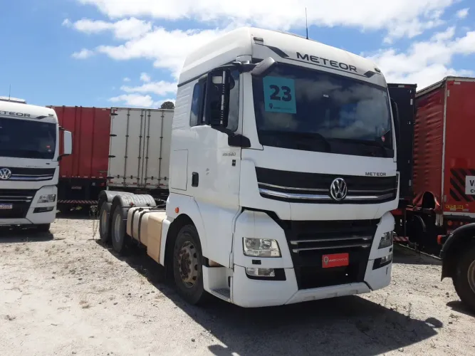 Volkswagen 29.520 Meteor 29.520 6x4 2p (diesel)(E5) 2022/2023 Vamos Seminovos Pinheirinho