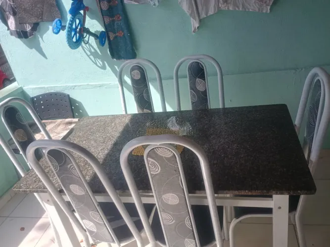 Vendo mesa mármore 6 cadeiras