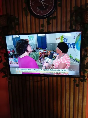 Vendo uma tv de 32 polegadas não e smart