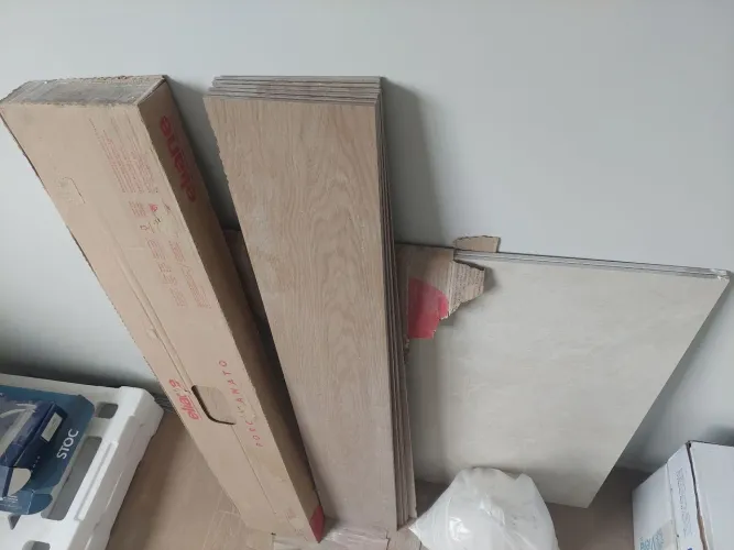 Vende-se, Material.