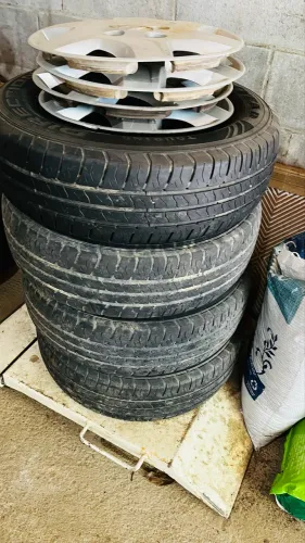 Vendo 4 Rodas com pneus bons 175/70 R 13