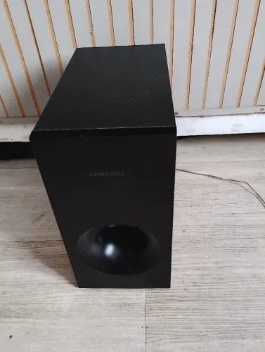 1 caixa subwoofer de home theater 