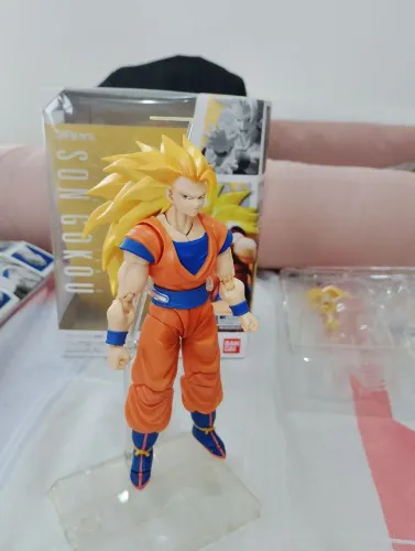 SH Figuarts Goku SS3 DBZ (Original Bandai)