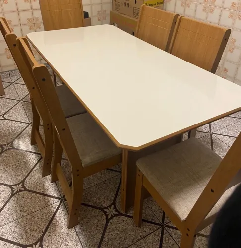 Mesa com 6 cadeiras