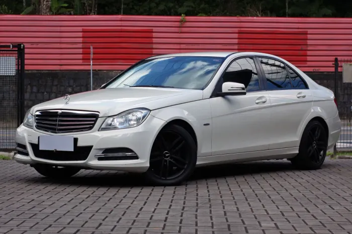 Mercedes-Benz C-180 CGI Classic 1.8 16V 156cv Aut. 2012