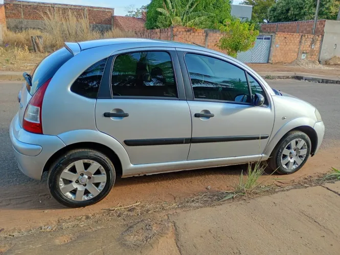 Citroen C3 GLX 1.4/ GLX Sonora 1.4 Flex 8V 5P 2012