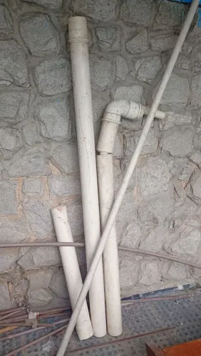 Cano de PVC de vário tamanho tudo por $40 são 8 m de 25 e 30m de 20 e 3 m de 40 e  joelho 