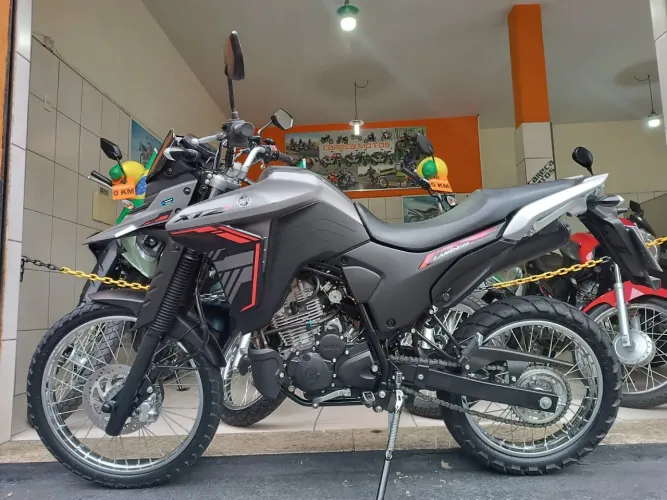 Lander 250 2025 cinza 
