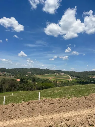 Seu futuro começa aqui! Terrenos de 500m² em residencial seguro e com grande potencial.