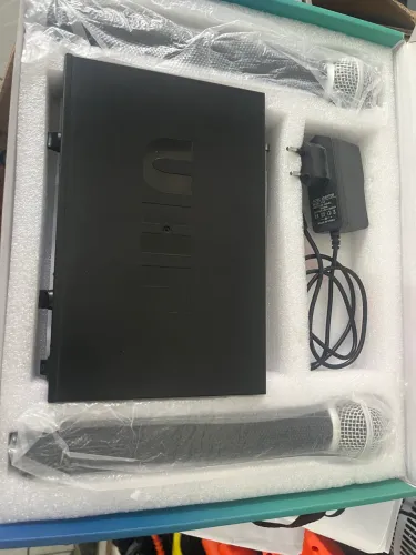 Microfone Sem Fio Duplo Profissional VHF Onistek MC808.