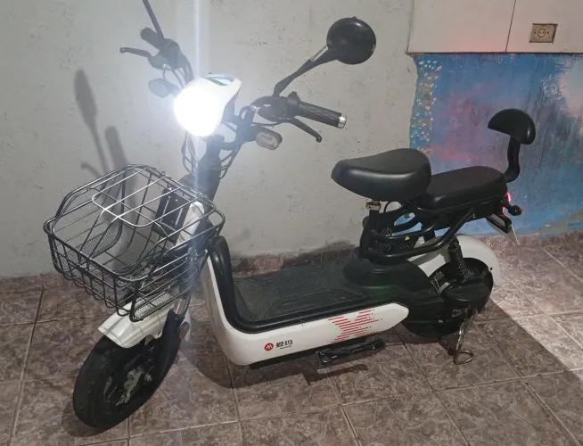 Scooter elétrica ainda motinha 500W