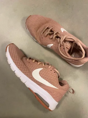 Tenis Nike Air Max Motion 2