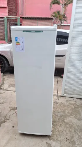 Freezer vertical top pegando tudo ok