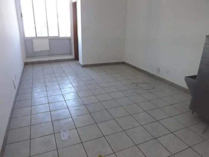 Sala 30m² bairro Santa Terezinha.