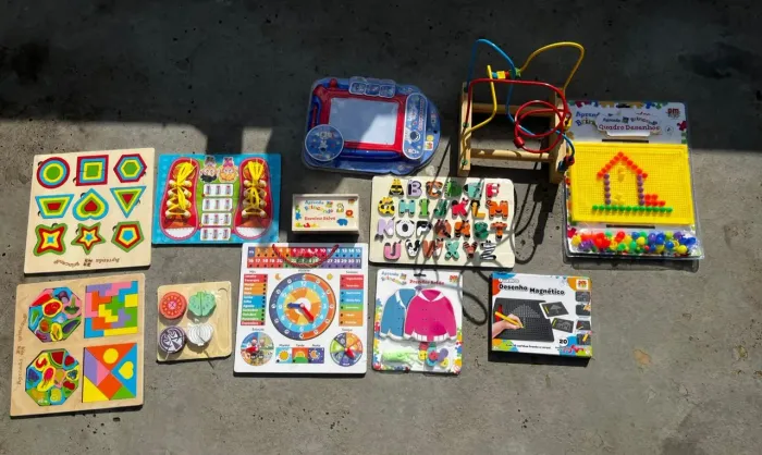 Kit 12 Brinquedos Educativos DM Toys e Madeira - Novos Lacrados