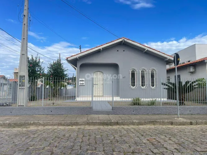 Casa para aluguel, 3 quartos, 1 suíte, Oficinas - Tubarão/SC