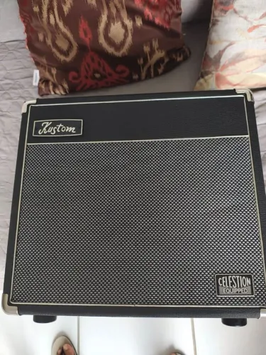 Amplificador valvulado Kustom Defender V15,falante celestion.