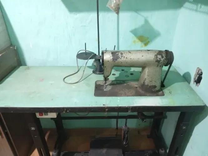 Máquina de costura reta 