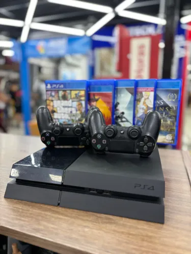 PS4 | PlayStation 4 Seminovo 02 Controles e jogo | Entrego