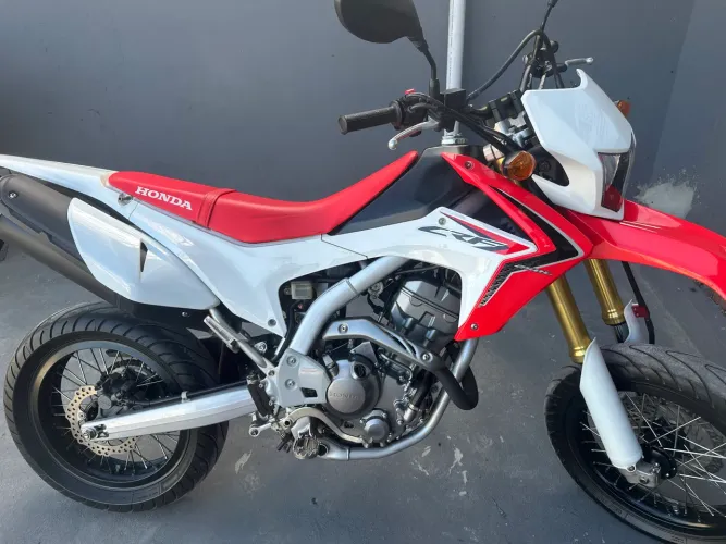 CRF 250 para andar na estrada toda feita sobre medidas 