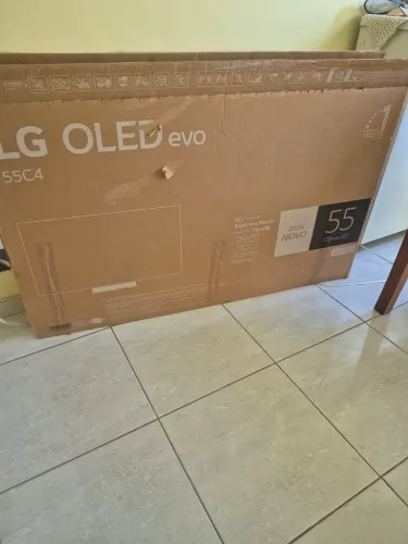 TV LG OLED 55" PARA RETIRADA DE PEÇAS COM A TELA TRINCADA.