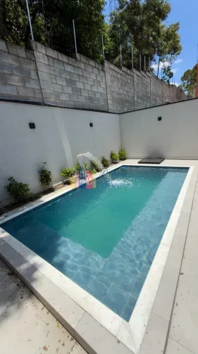 Casa em Condomínio à Venda em Araçariguama-SP, 3 Quartos, 1 Suíte, 2 Salas e 3 Vagas de Ga