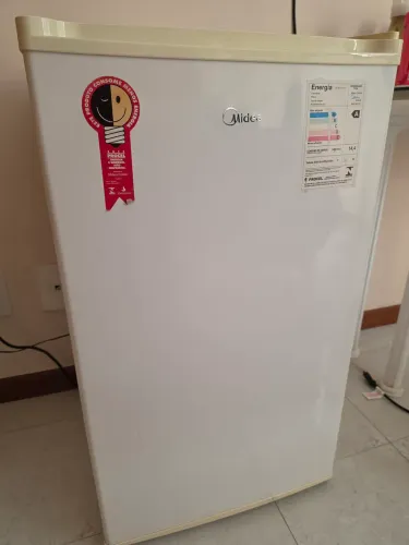 Frigobar Midea 127V