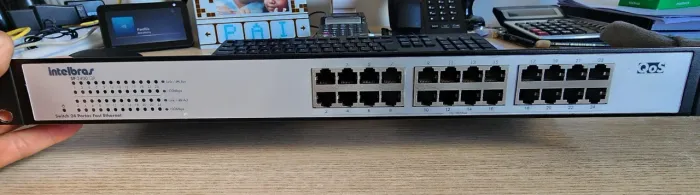 Switch 24 Portas Fast Ethernet Intelbras Sf 2400 Qr 10/100